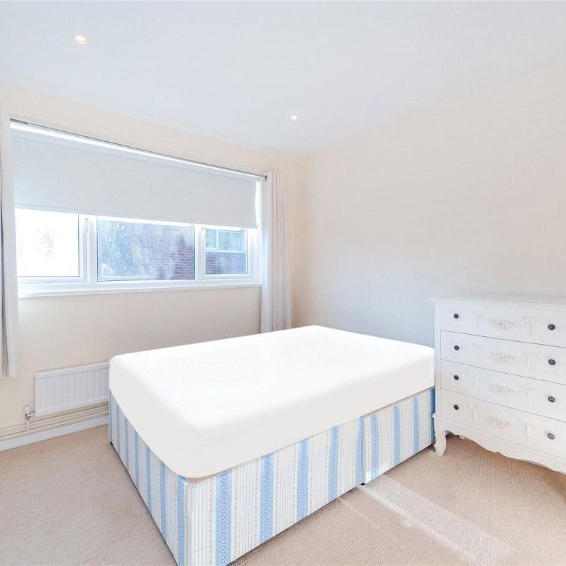 3 bedroom house in Wimbledon - Photo 1