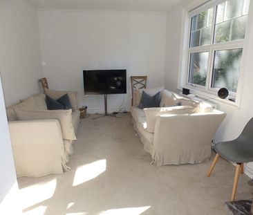 Flat to rent on - Photo 1