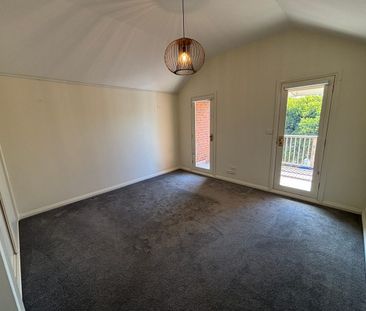 Modern 3‑Bedroom Townhouse in the Heart of Kensington - Photo 5