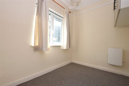 3 Bed Semi-Detached House, Kirkstall Road, LS4 - Photo 2