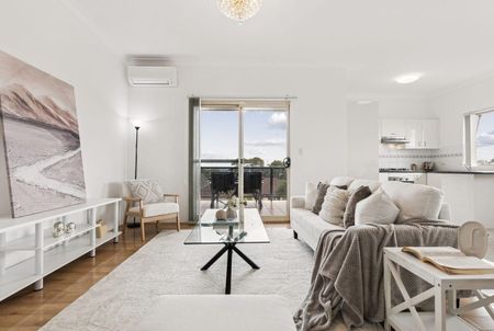 Stylishly Apartment with city views - Photo 3