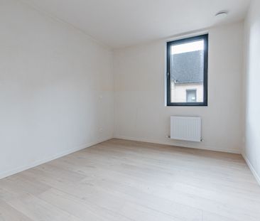 Prachtig gelijkvloersappartement met 2 slaapkamers, terras en carport! - Foto 4