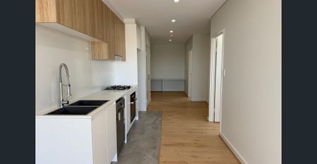 Oversized Two Bedroom Unit ***Access via Waverley Street*** - Photo 5