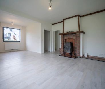 WAREGEM - Totaal gerenoveerde woning met 3 SLPK in residentiële omg... - Photo 2