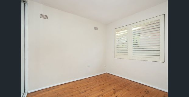 Boutique block of eight, ultra convenient beachside location - Photo 1