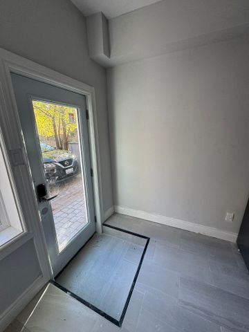 240 Blackburn - Photo 2