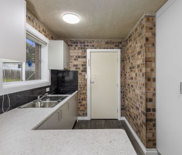 Three Bedroom Home In Killarney Vale - Photo 1