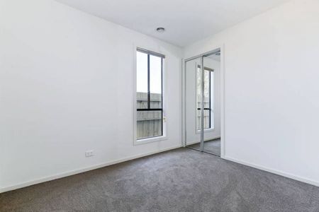 2/137 Market Road, Werribee - Photo 3