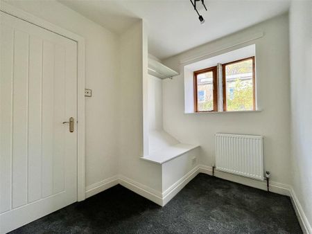 2 bedroom character property to rent - Photo 5