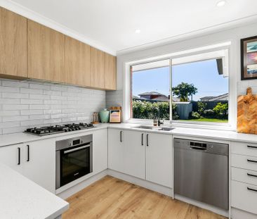 Comfortable Family Living Opposite the Reserve - Photo 6