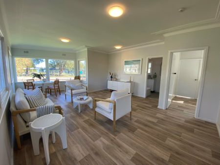 Stylish Lakeside Living - Photo 2