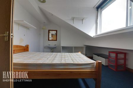 1 bedroom in a house share to rent - Photo 3