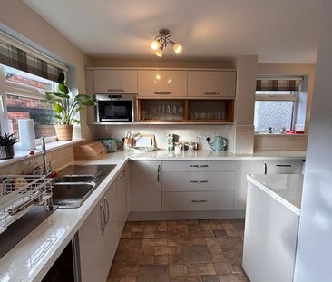 3 Bed Semi-Detached House, Willoughby Road, CH44 - Photo 5