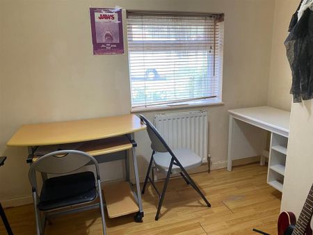 3 bedroom semi-detached house to rent - Photo 5