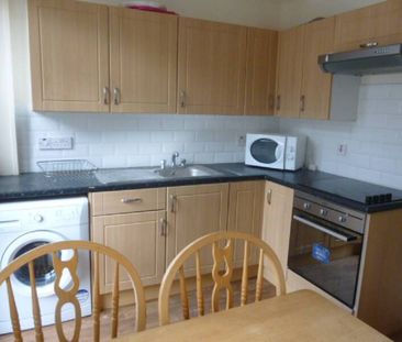 Partly Furnished 2 Bedroom Terrance - Photo 3