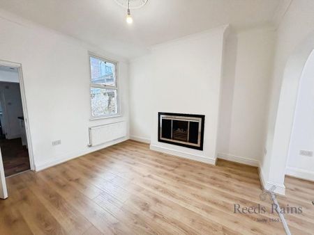 3 bedroom terraced house to rent - Photo 4