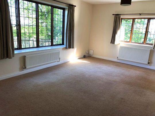 2 bedroom character property to rent - Photo 1