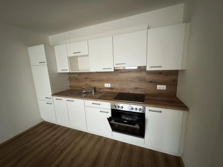 3 Zimmerwohnung mit großer Loggia - unbefristeter Mietvertrag - Photo 2