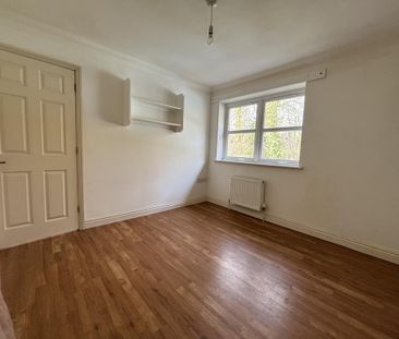 3 bedroom end of terrace house to rent - Photo 4