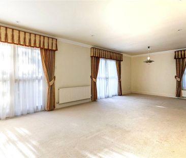 4 bedroom end of terrace house to rent - Photo 2