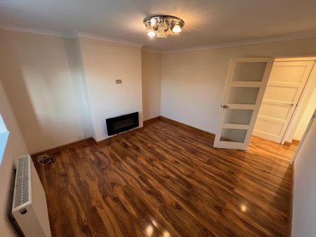 2 bedroom maisonette to rent - Photo 2