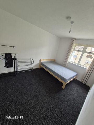 6 Seacash Walk, Antrim, BT41 1AZ - Photo 3