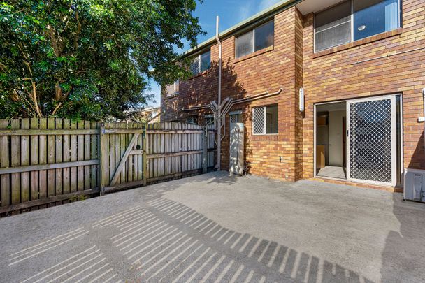 Sleek, Stylish and Conveniently Located - Photo 1