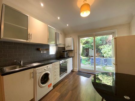 Gunnersbury Avenue, Acton, W3, London - Photo 3