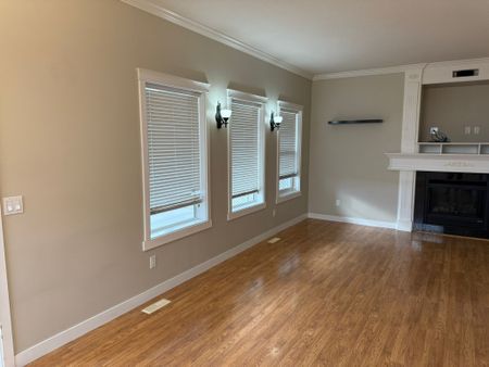 Come View this Beautiful Home in Johnstone Park! - Photo 2