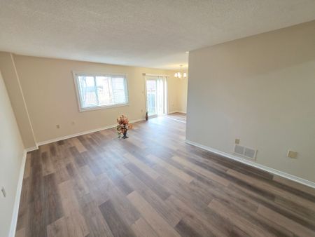 For Lease - 133 Creditstone Road, Brampton, Ontario - Photo 4