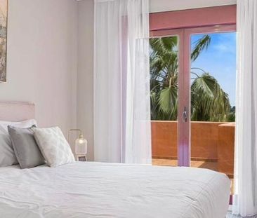 3 bedroom luxury penthouse for rent in Estepona, Andalusia - Photo 4