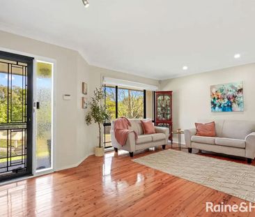 Spacious Five-Bedroom Family Home with Pool in Peaceful Cul-de-Sac - Photo 2