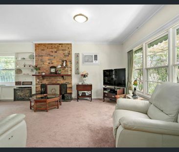 Charming Home - Photo 2