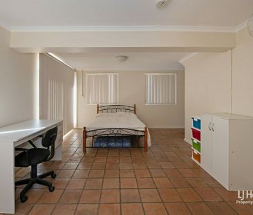 4 BEDROOM HOME WITH A BIG YARD - Photo 6
