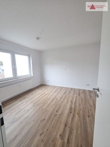 3-Raum mit Balkon, Tiefgarage und Stellplatz! - Photo 2