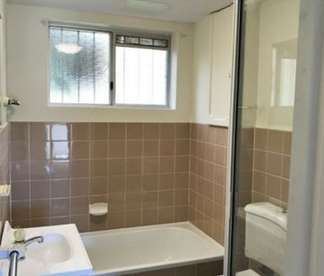 Sunny 2 bed Beachside Apartment - Photo 6