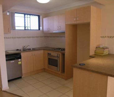 2/5 View Street, 4151, Coorparoo Qld - Photo 3