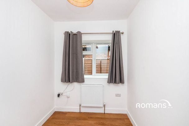 Richmond Close, Fleet, Hampshire, GU52 - Photo 1