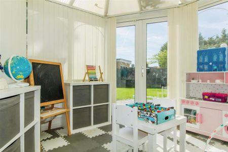 5 bedroom semi-detached house to rent - Photo 5