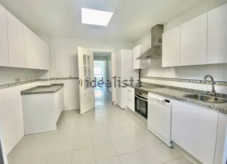 Alquiler de piso en Calle Lingüista Manuel Seco - Photo 2