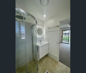 Stunning Fully Renovated Townhouse in Prime Location - Photo 6