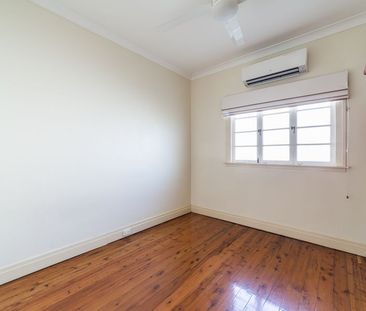 Charming Cottage in Sought-After Morningside Pocket! - Photo 3