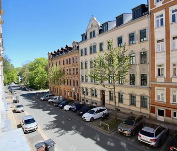 mitten auf dem Schloßberg • 2 Zimmer • neues Laminat • mit Balkon •... - Photo 4