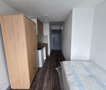 Conway Crescent, Perivale, Greenford UB6, London - Photo 1