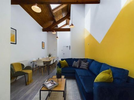 4 bedroom flat to rent - Photo 4