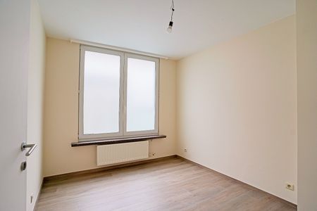 Ruim en lichtrijk 2 slaapkamer appartement in het centrum van Sint-Niklaas - Photo 3