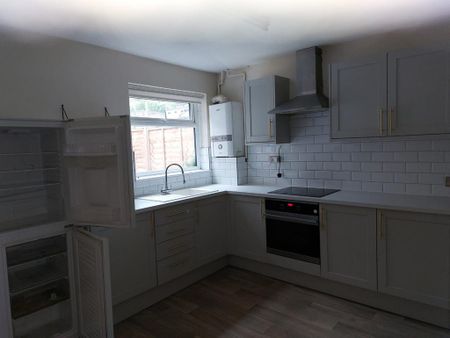 2 bedroom terraced house to rent - Photo 2