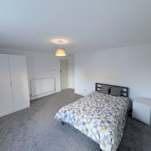 1 bedroom in a house share to rent - Photo 1