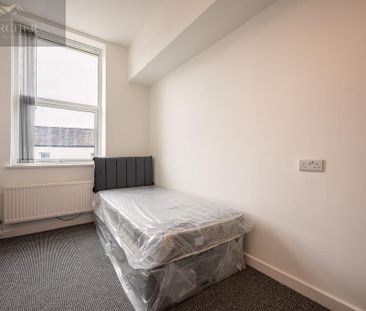 4 bedroom flat to rent - Photo 3