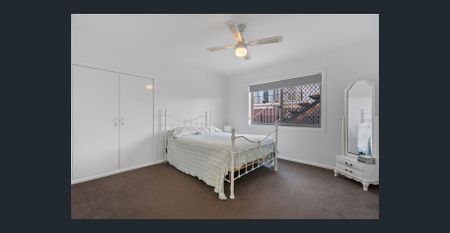 Ground floor duplex with renovated kitchen and fenced yard in central Tweed Heads - Photo 3